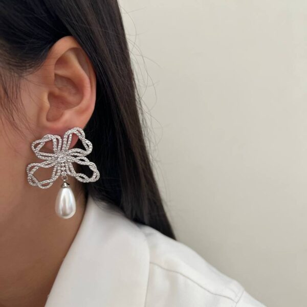 گوشواره جواهری گل پنجره ای